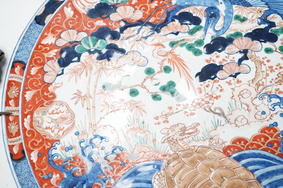 A Japanese Imari charger, Meiji period (1868-1912), 61cm